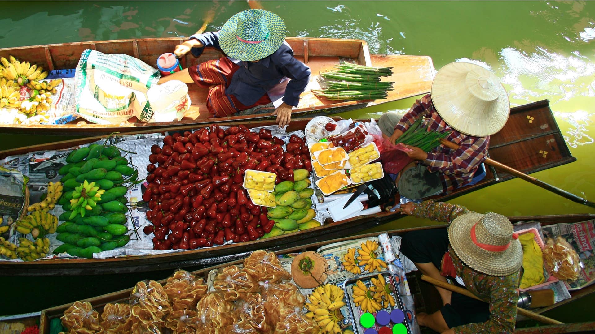 Thailand Bangkok schwimmender Markt Obsthändler